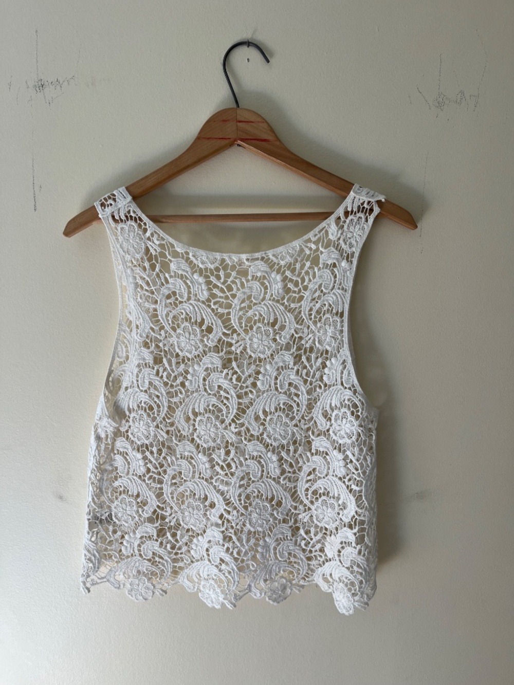 Issue Crochet-Style Tank - Picture 2 of 2